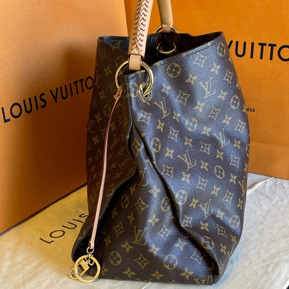 Is Louis Vuitton Artsy Mm Discontinued